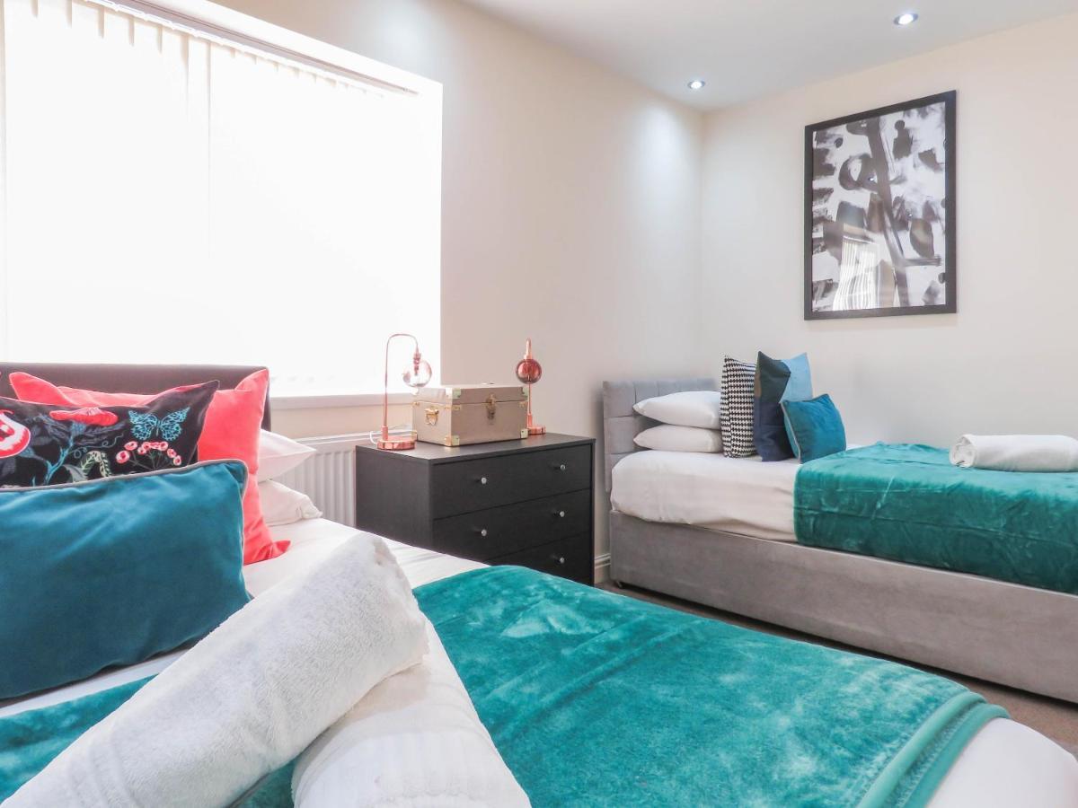 ברמינגהאם Tudors Esuites Four Bedroom House מראה חיצוני תמונה