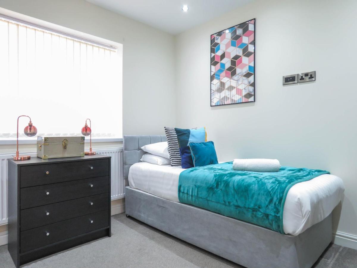 ברמינגהאם Tudors Esuites Four Bedroom House מראה חיצוני תמונה