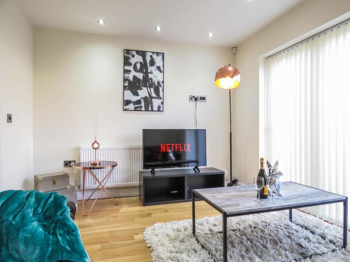 ברמינגהאם Tudors Esuites Four Bedroom House מראה חיצוני תמונה