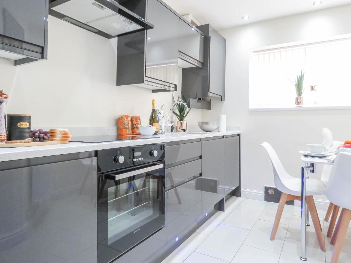 ברמינגהאם Tudors Esuites Four Bedroom House מראה חיצוני תמונה